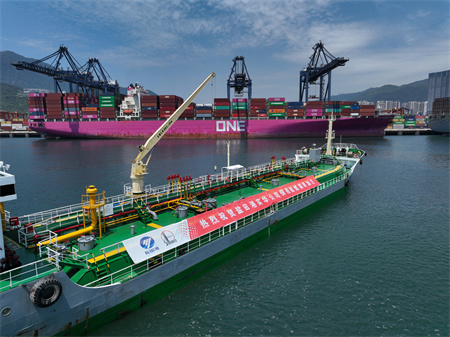 鹽田港實華公司保稅船燃首船加注取得圓滿成功