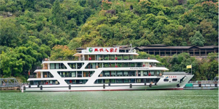 華星船務建造“三峽人家2”游船成功首航