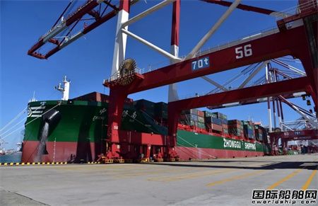 國內(nèi)最大內(nèi)貿(mào)集裝箱船“中谷濟南”輪成功首航山東港口