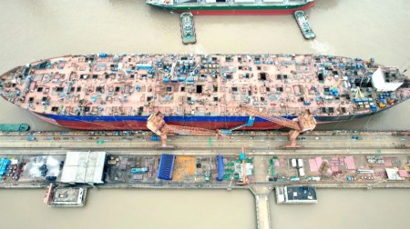 上海中遠海運重工PDB FPSO生活樓實現首根電纜敷設目標