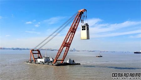 上海中遠海運重工完成“艾麗莎”輪新脫硫分段吊裝