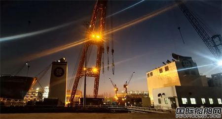 上海中遠海運重工完成“艾麗莎”輪新脫硫分段吊裝