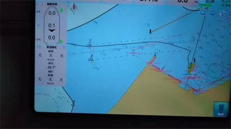 恒力石化五區首次靠泊10萬噸船舶