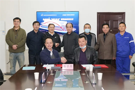 武船建造750客位雙體游覽船“兩江盤龍”輪交付