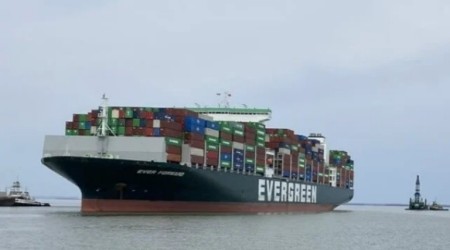 “Ever Forward”號擱淺事故調查：引航員在玩手機