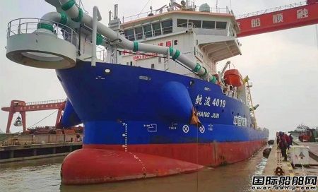 武船南通順融公司修理“航浚4019”吸泥船成功進塢
