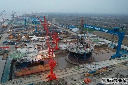 兩座平臺同日進塢！啟東中遠海運海工海工塢加長后迎來歷史時刻