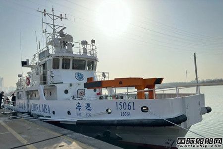 北海航海保障中心兩艘新建航標夾持船正式交付列編