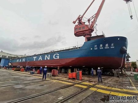 江南造船廠3艘船連續(xù)下水