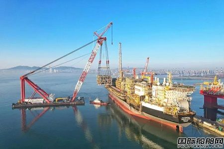“新振浮7”輪完成FPSO模塊吊裝任務(wù)