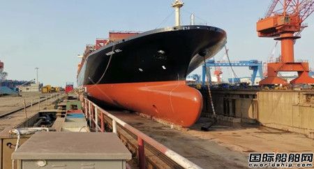 舟山中遠海運重工完成“MAERSK KIEL”輪鋼結構換新工程提前開航