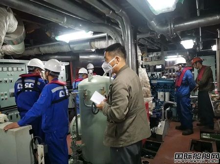 江南造船廠120TEU集裝箱船2號(hào)船“漢唐盛東”號(hào)試航凱旋