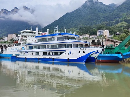 國內首艘氫燃料電池動力船“三峽氫舟1號”運抵宜昌