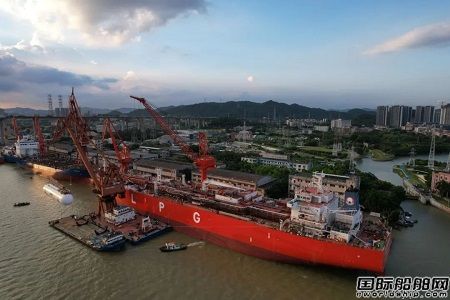 廣東中遠海運重工VLGC雙燃料改裝項目首船完成燃料罐吊裝重大節點