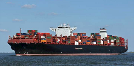 紅海商船再遇襲!赫伯羅特一艘集裝箱船被擊中后起火