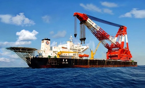 國內最大海洋油氣工程起重船“落戶”天津