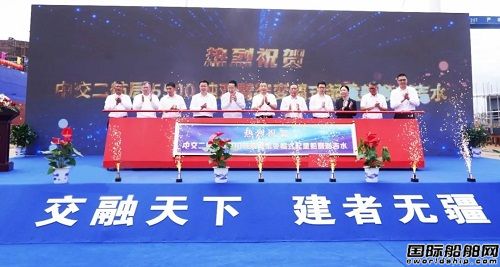 國(guó)內(nèi)最大!振華重工建造5500噸雙臂架變幅式起重船吉水