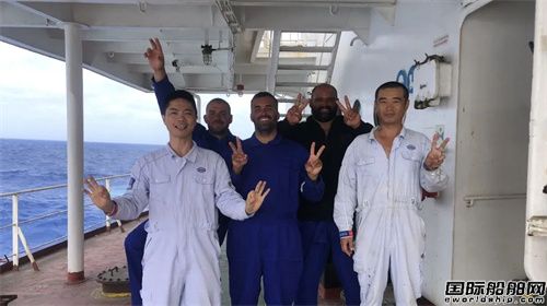 中遠海運散運“新安寧”輪奮戰7小時救起3名海上遇險人員