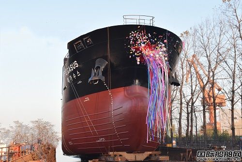鎮(zhèn)江船廠為韓國(guó)船東建造4500噸雜貨船三號(hào)船下水