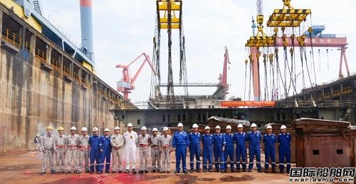 廈船重工承建三德船舶7500車雙燃料汽車船3號船進塢建造