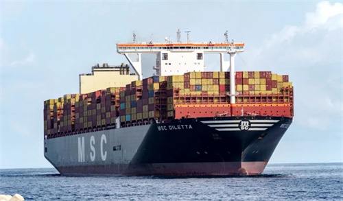 全球首次!24000TEU“海上巨無霸”駛入西非航線