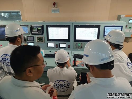 �����ܡ��״���������ϵ�y������������16000TEU�״��pȼ�ϼ��b�䴬���ԇ��