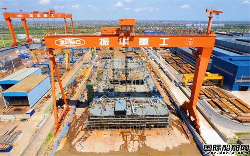 振華重工建造迪拜5000噸固定臂架起重船完成主船體貫通