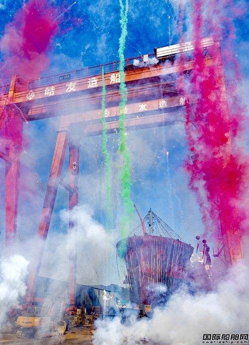 皓友造船13800噸高端化學品船“阿利塔1”上水