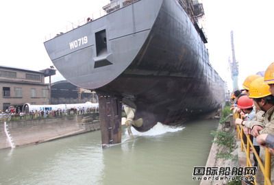 蕪湖新聯船廠3萬噸雙殼散貨船下水