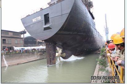 新聯船廠新船下水卷走6名新員工