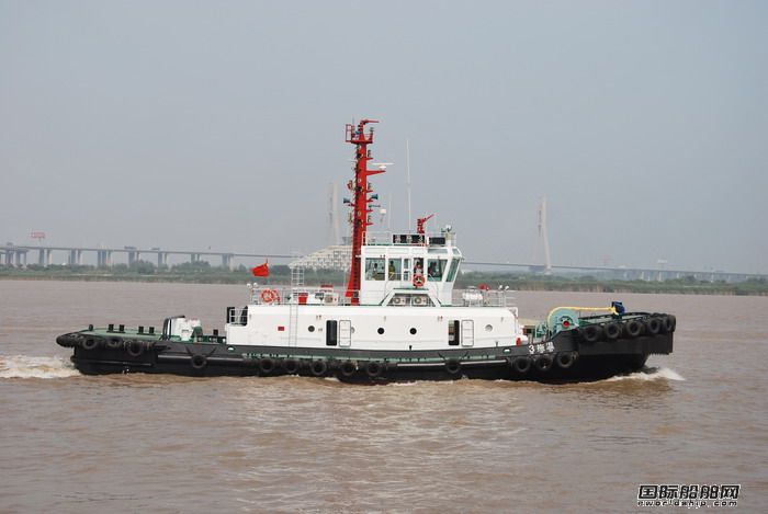 鎮(zhèn)江船廠建造全回轉(zhuǎn)拖輪投入使用