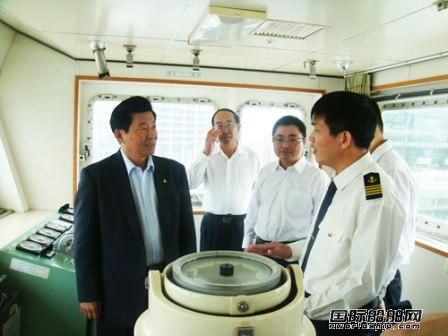 魏家福視察“中遠(yuǎn)之星”客輪