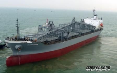 蛇口友聯(lián)改裝一艘自卸水泥船出廠