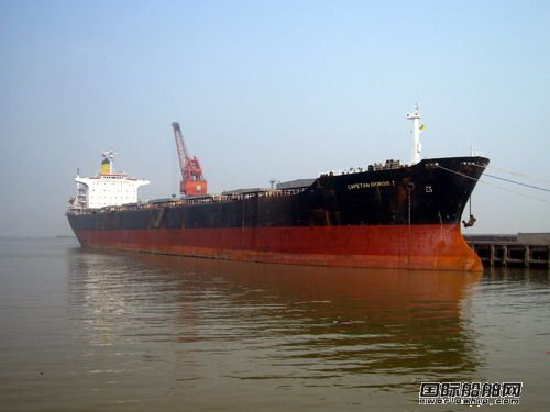 南通中遠(yuǎn)船務(wù)快修“喬治船長”艙蓋